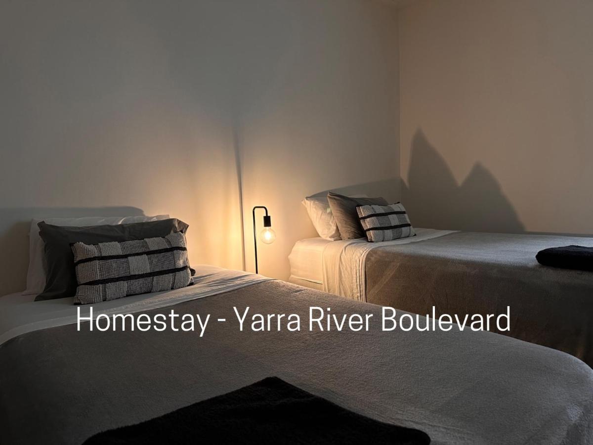 Homestay - Yarra River Boulevard - Private Room Melbourne Exterior photo